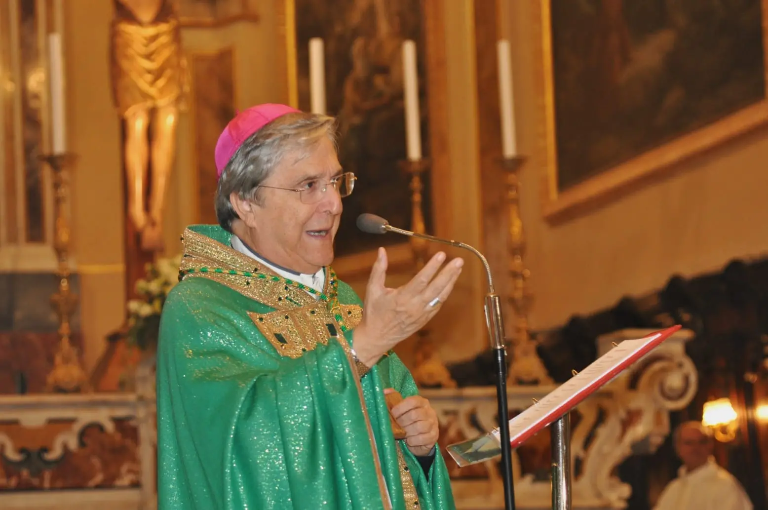 Premio Clarentia a monsignor Savino, il vescovo vicino ai più fragili: «Lo dedico a loro»\n