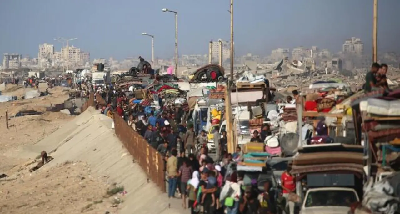 Medio Oriente, iniziata la fuga da Gaza: 400mila palestinesi sono scappati dalla città\n
