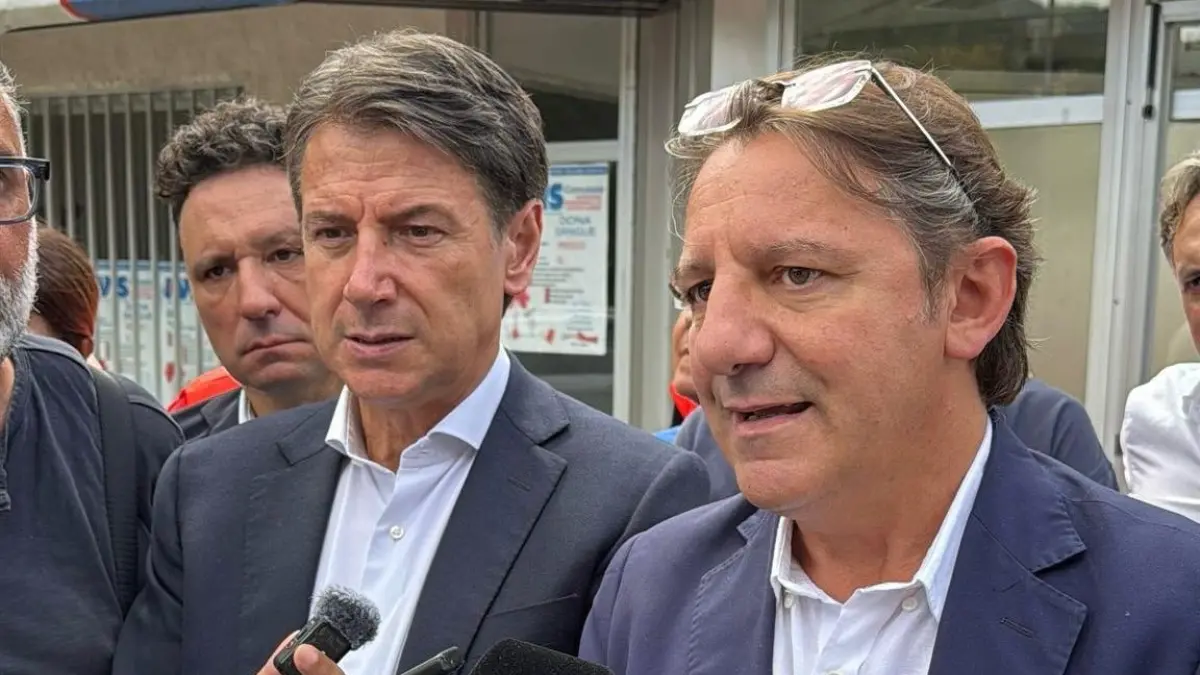 Conte fa tappa a Reggio: «In Calabria sanità pubblica disastrata, ovunque emerge un grido di dolore»\n