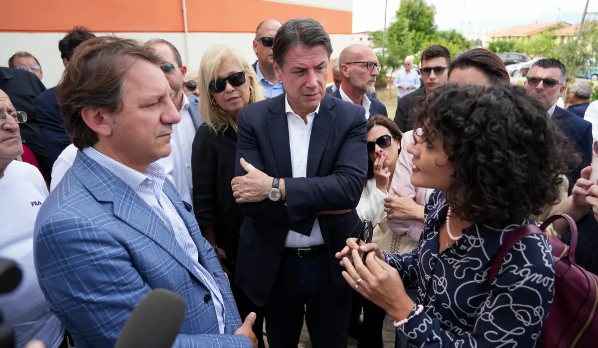 Conte fa tappa nel Reggino: «In Calabria sanità pubblica disastrata, ovunque emerge un grido di dolore»\n