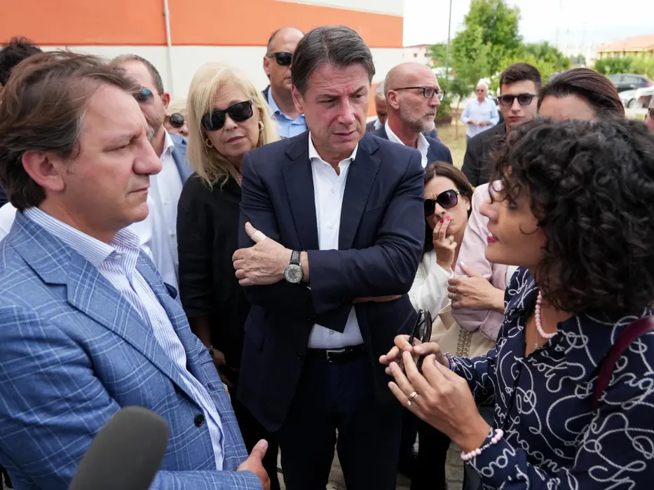 Conte fa tappa nel Reggino: «In Calabria sanità pubblica disastrata, ovunque emerge un grido di dolore»