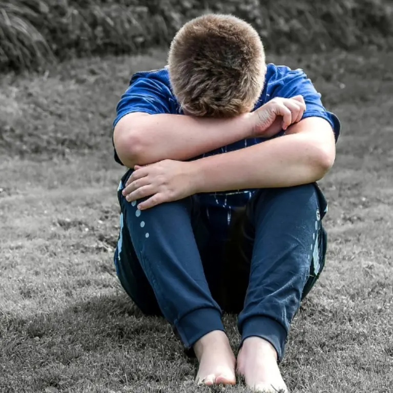 Bullismo, il parroco di Seminara ricorda il 14enne Paolo Mendico e ai ragazzi dice: «Parlate, non siete soli»\n