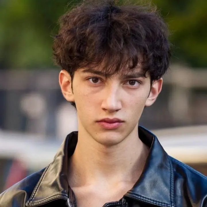 Il giovane talento vibonese Matteo Ferrara protagonista sul palco del Reggio Film Festival 2025\n