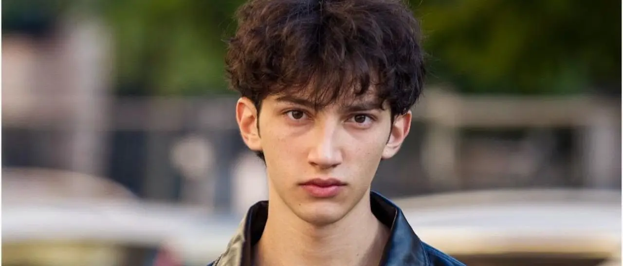 Il giovane talento vibonese Matteo Ferrara protagonista sul palco del Reggio Film Festival 2025\n