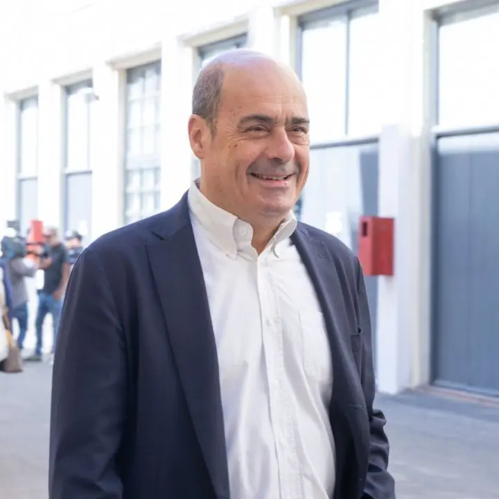Nicola Zingaretti a Serra San Bruno accanto a Luigi Tassone per sostenere la sfida del centrosinistra verso le elezioni regionali\n