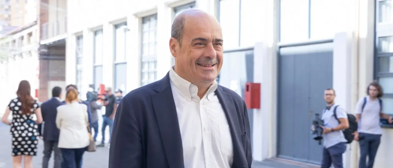 Nicola Zingaretti a Serra San Bruno accanto a Luigi Tassone per sostenere la sfida del centrosinistra verso le elezioni regionali\n