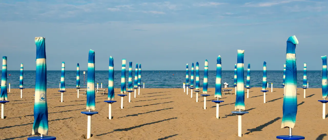 È ancora estate ma non per i lidi di Corigliano Rossano già chiusi: turisti e residenti senza servizi\n
