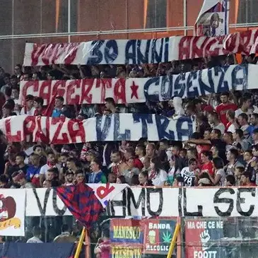 “Caserta Cosenza nessuna differenza”: sabato di nuovo insieme le due tifoserie amiche\n
