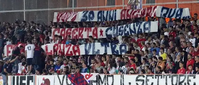 “Caserta Cosenza nessuna differenza”: sabato di nuovo insieme le due tifoserie amiche\n