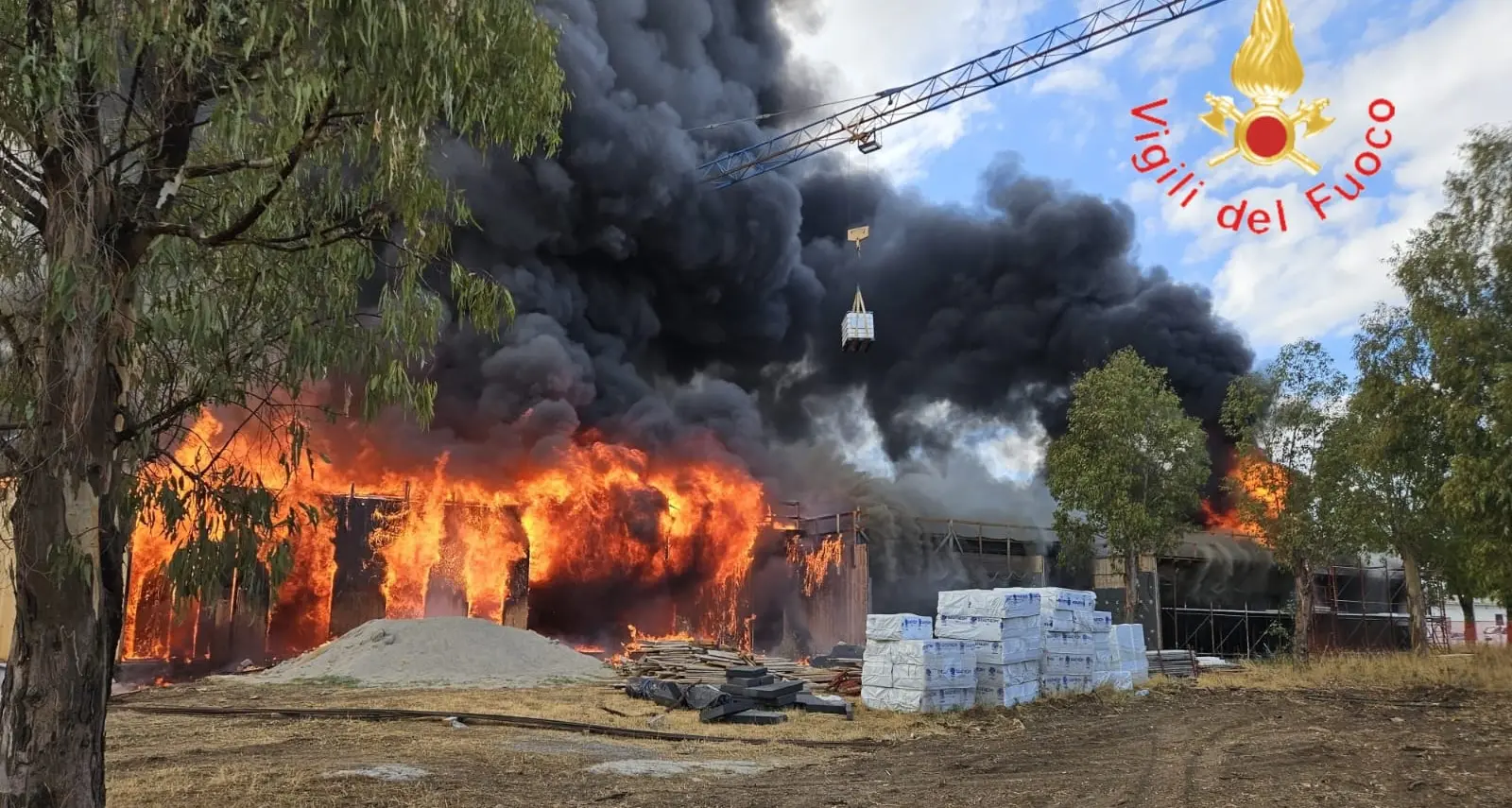 Isola Capo Rizzuto, incendio devasta edificio scolastico in costruzione\n
