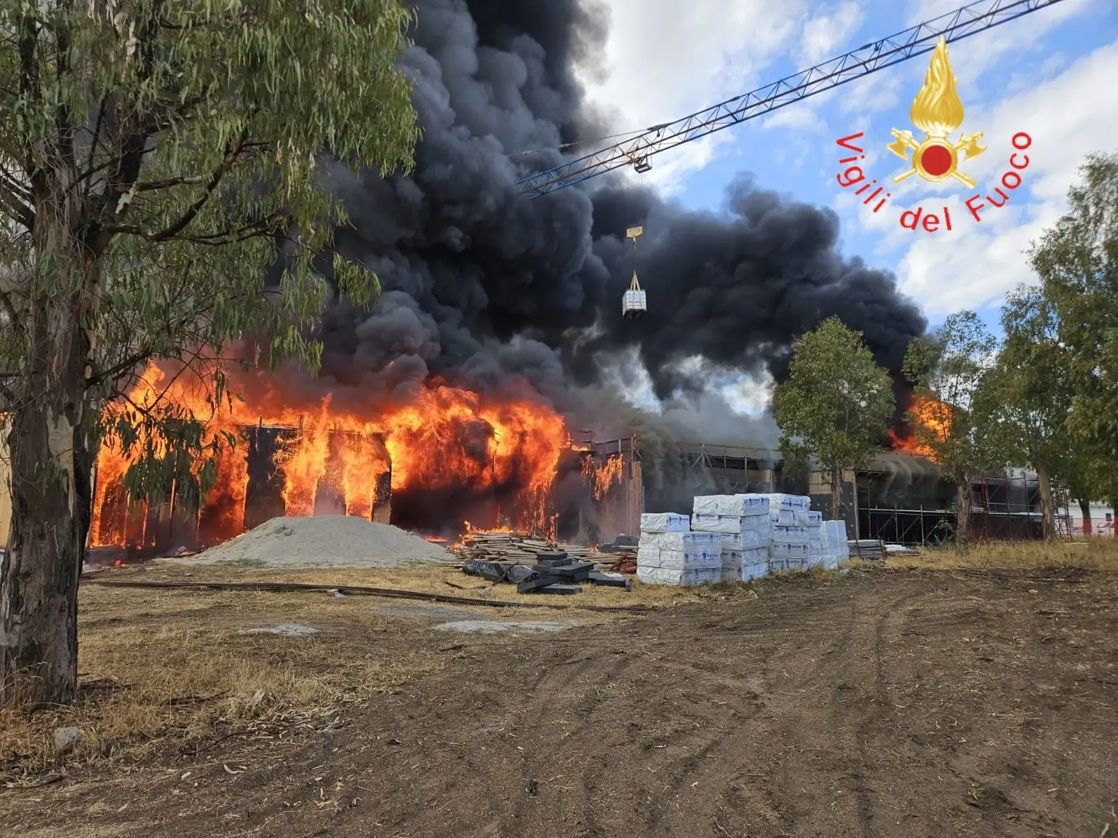 Isola Capo Rizzuto, incendio devasta edificio scolastico in costruzione\n