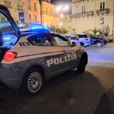 Vibo, violenta rissa tra sei giovani in centro: tutti denunciati, anche due ragazze che hanno cercato di ostacolare l’identificazione\n