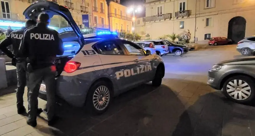 Vibo, violenta rissa tra sei giovani in centro: tutti denunciati, anche due ragazze che hanno cercato di ostacolare l’identificazione\n