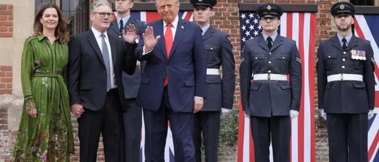 La visita di Trump in Gran Bretagna: «Un legame indistruttibile». Starmer: «Accordi record da 250 miliardi»\n