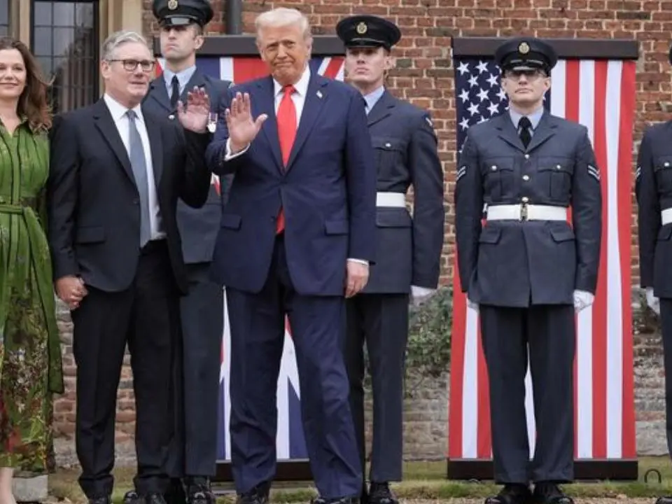 La visita di Trump in Gran Bretagna: «Un legame indistruttibile». Starmer: «Accordi record da 250 miliardi»