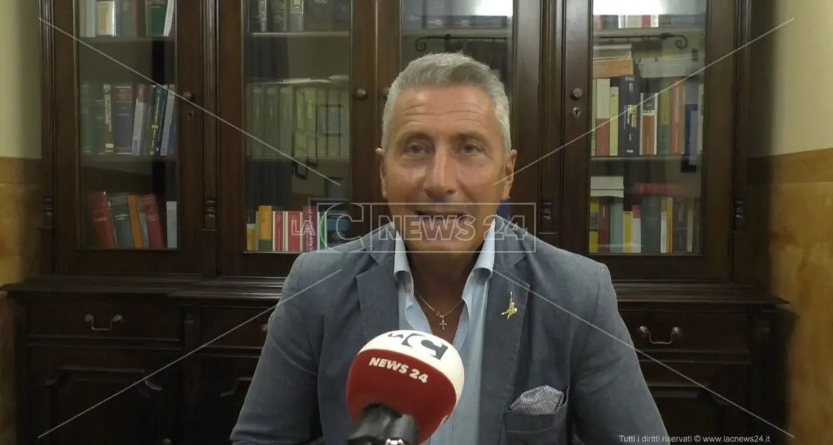 Taurianova, frasi offensive e minacce contro il sindaco\u00A0Biasi. Gli amministratori dei Comuni della Piana: «Intollerabile»\n