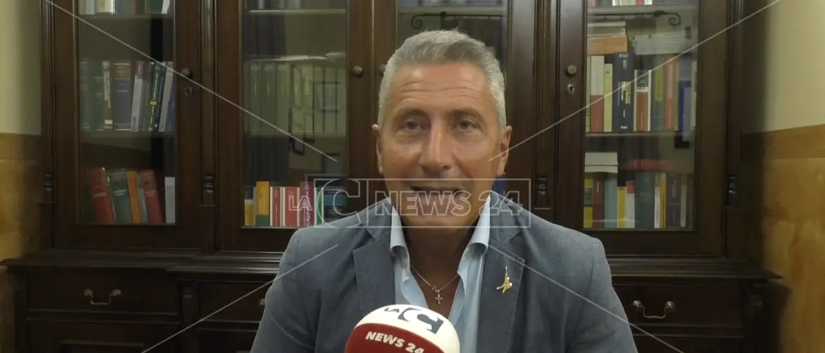 Taurianova, frasi offensive e minacce contro il sindaco\u00A0Biasi. Gli amministratori dei Comuni della Piana: «Intollerabile»\n