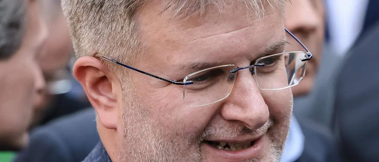 Fratelli d’Italia punta alla Lombardia: Fidanza già in corsa per il dopo Fontana\n