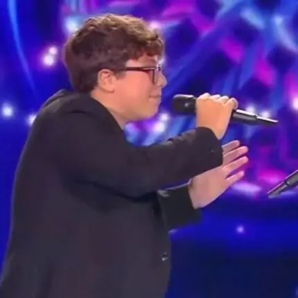 Madre e figlio infiammano il web e la tv, da Cosenza allo show “Io canto family” è un successo