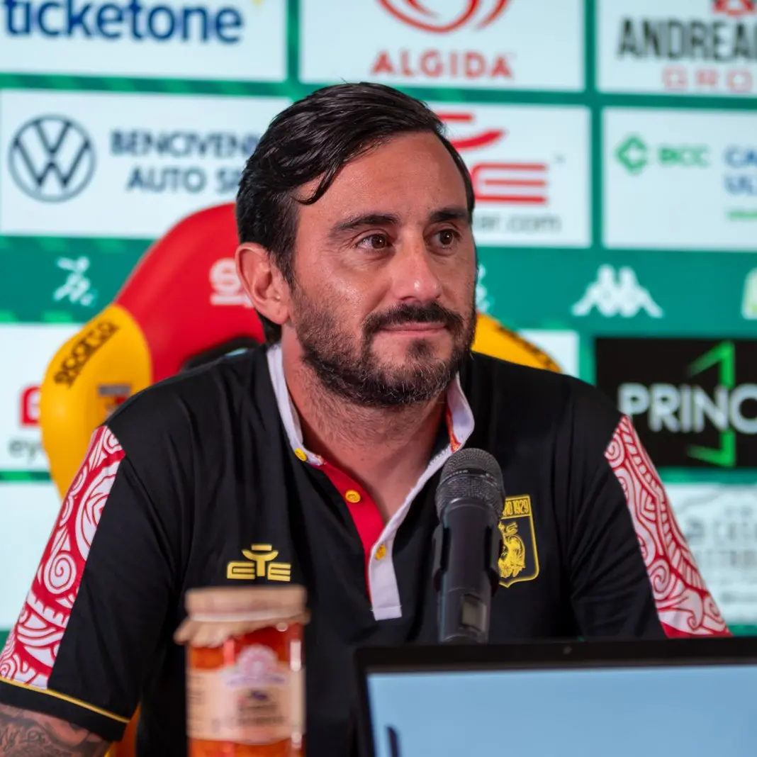 Reggiana-Catanzaro, Aquilani alla vigilia: «Servono intensità e umiltà, ogni gara di Serie B è diversa»\n