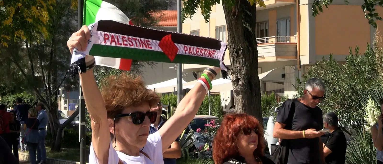 Anche a Catanzaro in piazza per Gaza: «Ogni vita umana conta, basta guerra. Italia e Europa rompano il silenzio»\n
