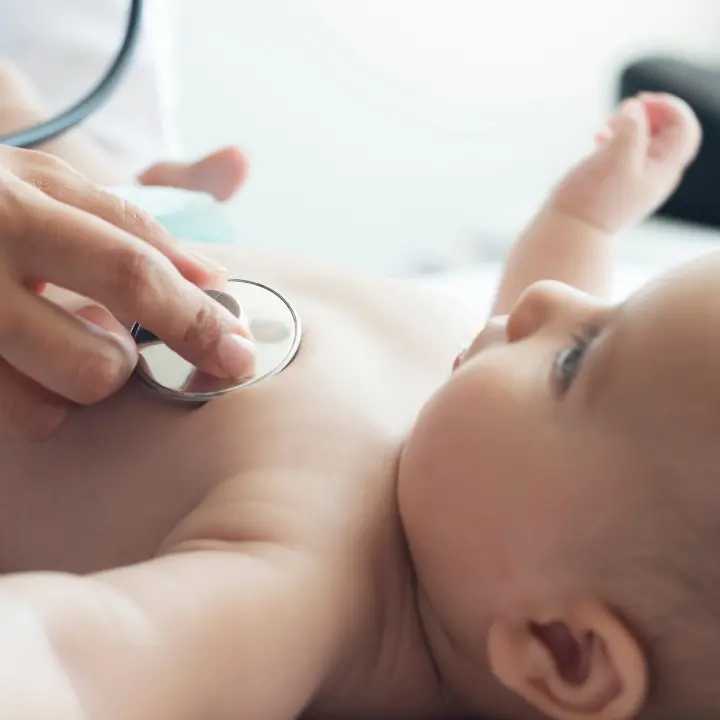 Cinque comuni montani del Vibonese senza pediatra da mesi, le mamme pronte a un sit-in di protesta: «Intollerabile»\n