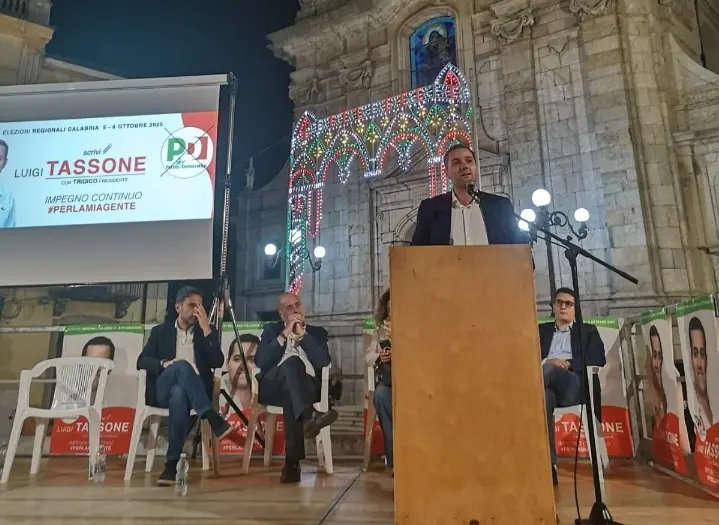 Regionali, Tassone (Pd) lancia la sfida da Serra San Bruno: «Occhiuto bravo solo sui social ma racconta frottole»\n