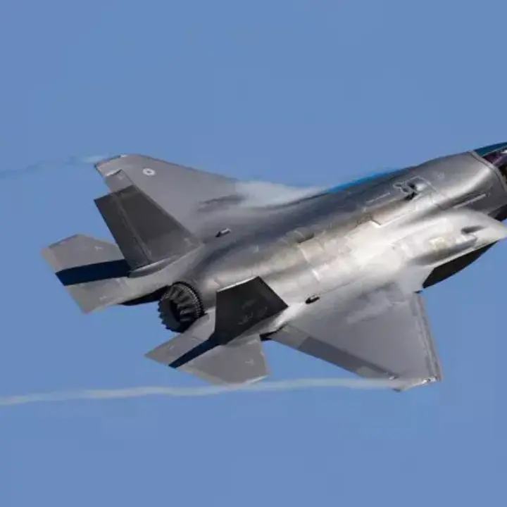 Ucraina, tre jet russi violano lo spazio aereo estone: respinti da F-35 italiani