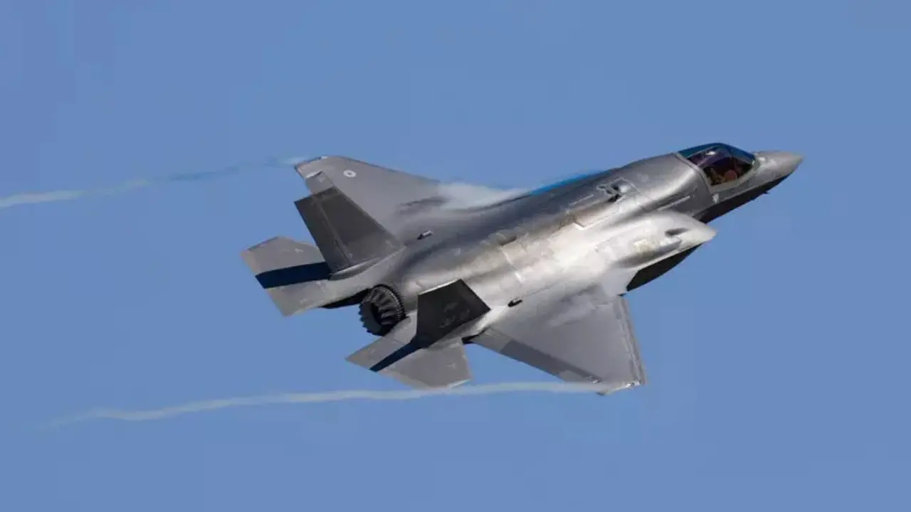 Ucraina, tre jet russi violano lo spazio aereo estone: respinti da F-35 italiani