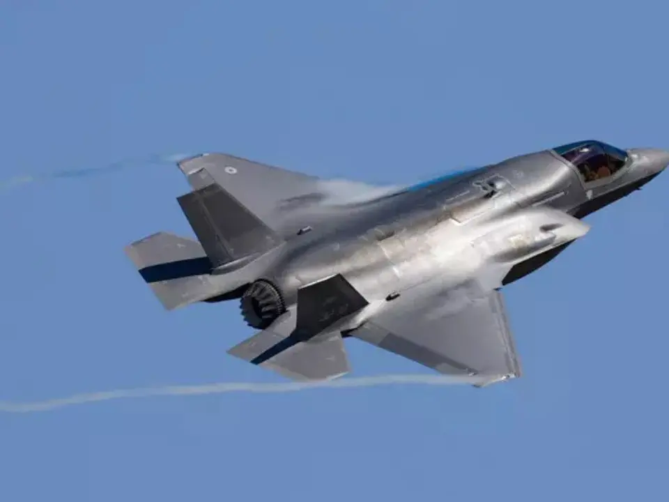 Ucraina, tre jet russi violano lo spazio aereo estone: respinti da F-35 italiani