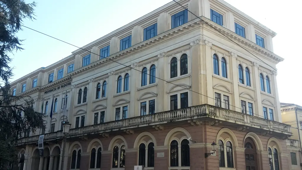 <p>La Prefettura di Padova</p>\\n