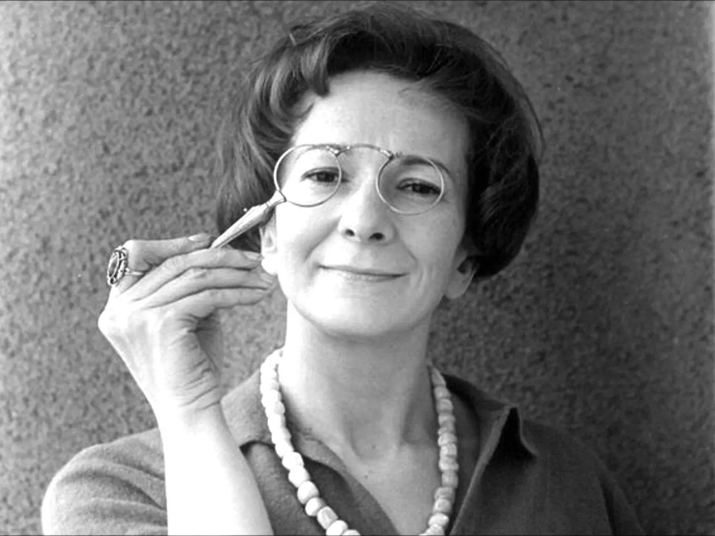 Wislawa Szymborska: la voce sommessa che ha cambiato la poesia e dato forza universale al femminile\n
