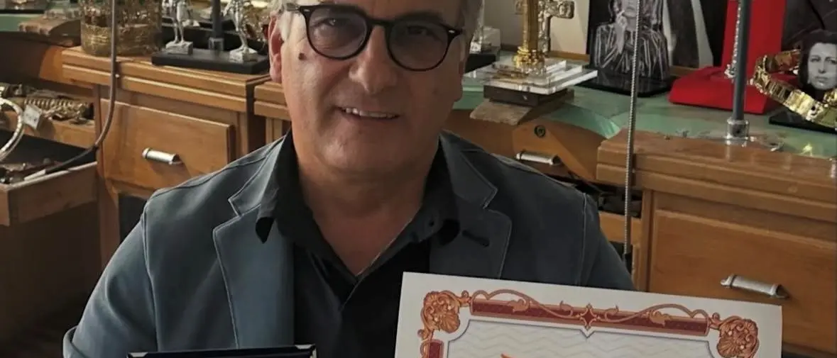 Eccellenze italiane, Leone d’oro al merito e alla carriera per Spadafora: «Lo dedico alla mia Calabria»\n