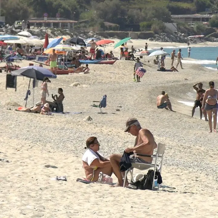 La lunga estate di Zambrone, turisti italiani e stranieri entusiasti per un settembre da favola