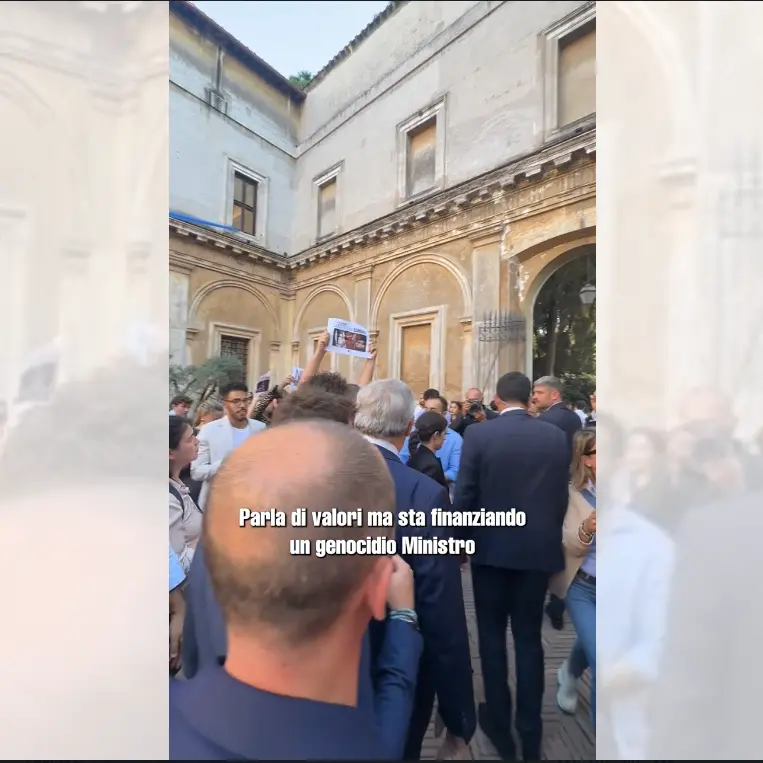 Contestazione a Tajani: quando il diritto al dissenso diventa un problema politico e sociale\n