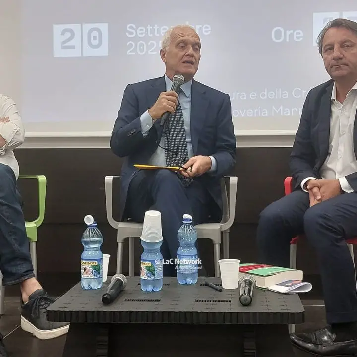 Regionali, al festival Sciabaca il primo duello tra Occhiuto e Tridico: la cultura irrompe nella campagna elettorale\n