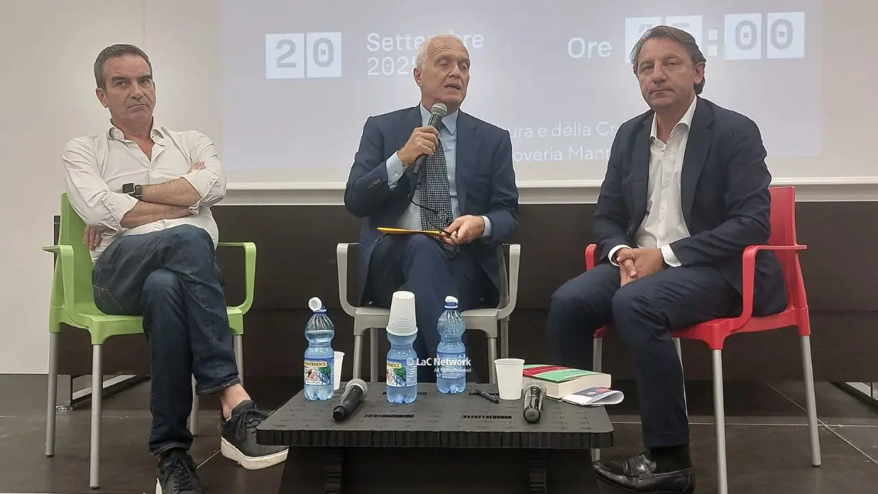 Regionali, al festival Sciabaca il primo duello tra Occhiuto e Tridico: la cultura irrompe nella campagna elettorale\n