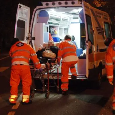 Tragedia in Lombardia, due ventenni travolte e uccise da un’auto mentre raggiungevano la festa di paese