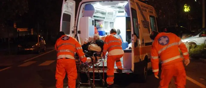 Tragedia in Lombardia, due ventenni travolte e uccise da un’auto mentre raggiungevano la festa di paese