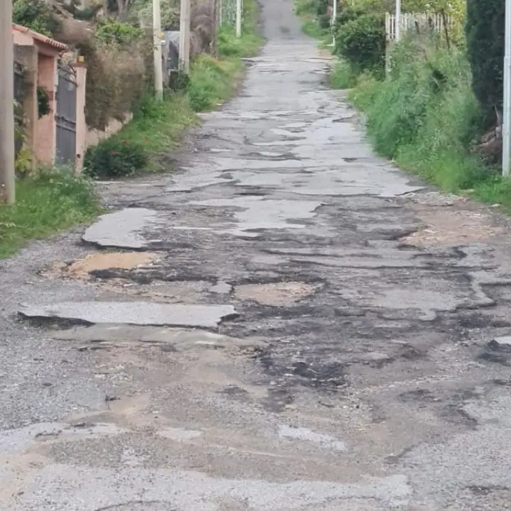 Tropea si prepara a brillare di nuovo con le luci di Natale ma il borgo delude\u00A0per\u00A0l’incuria\n