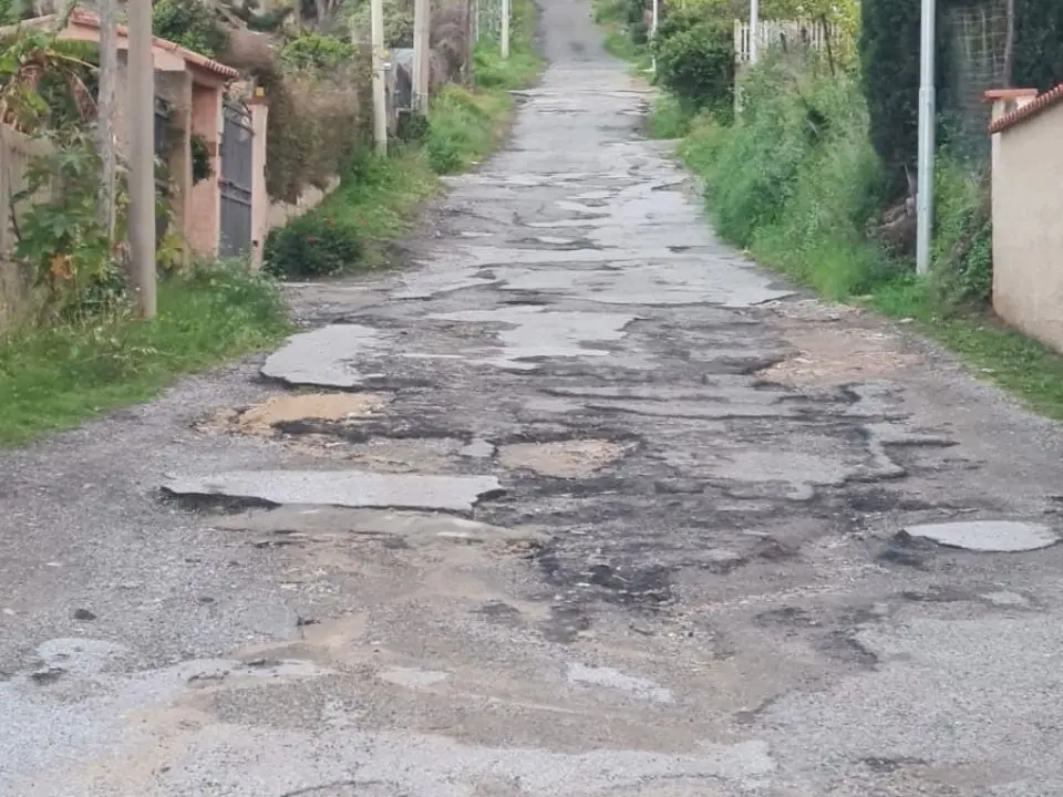 Tropea si prepara a brillare di nuovo con le luci di Natale ma il borgo delude per l’incuria