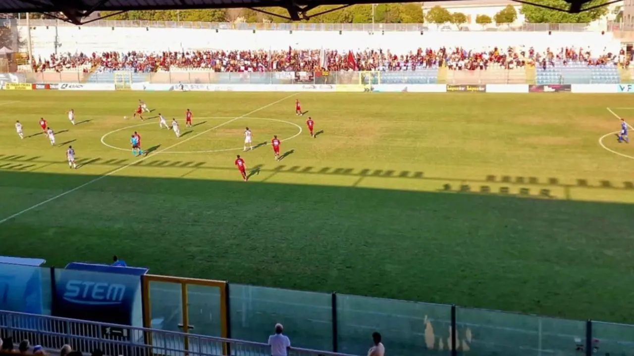 Serie D, Vibonese e Reggina non si fanno male: allo stadio Luigi Razza finisce a reti inviolate e un punto a testa in classifica\n