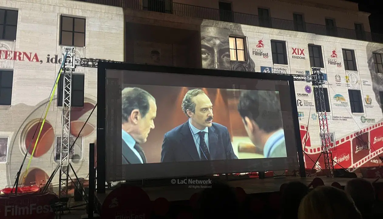 La ragion di Stato che non perde il lume dell'umanità: il Reggio Film Fest ricorda Nicola Calipari\n
