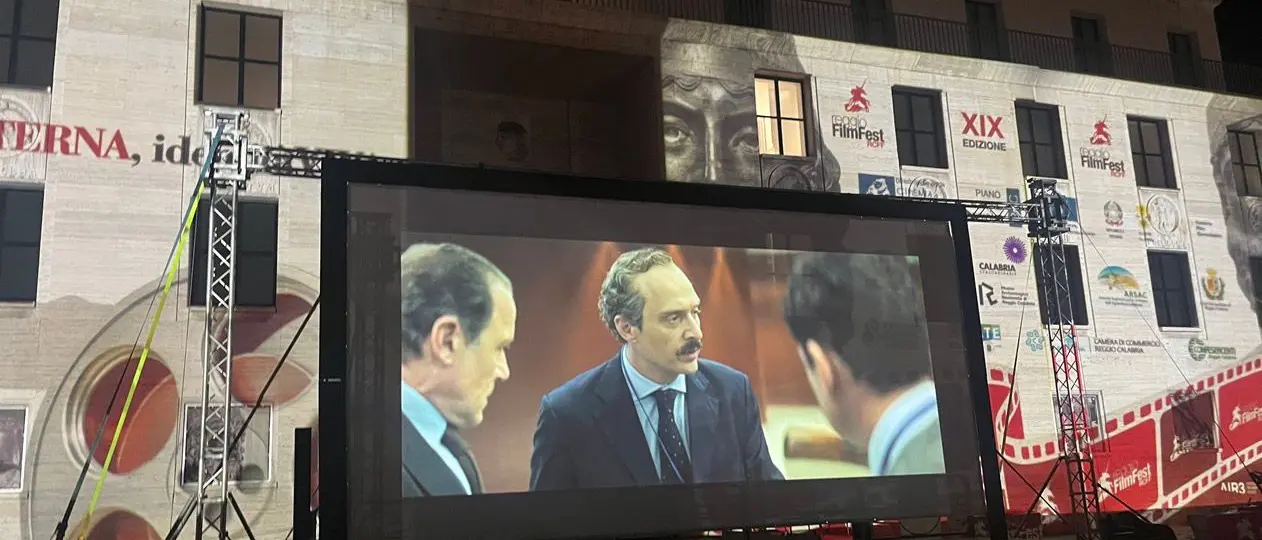La ragion di Stato che non perde il lume dell'umanità: il Reggio Film Fest ricorda Nicola Calipari\n