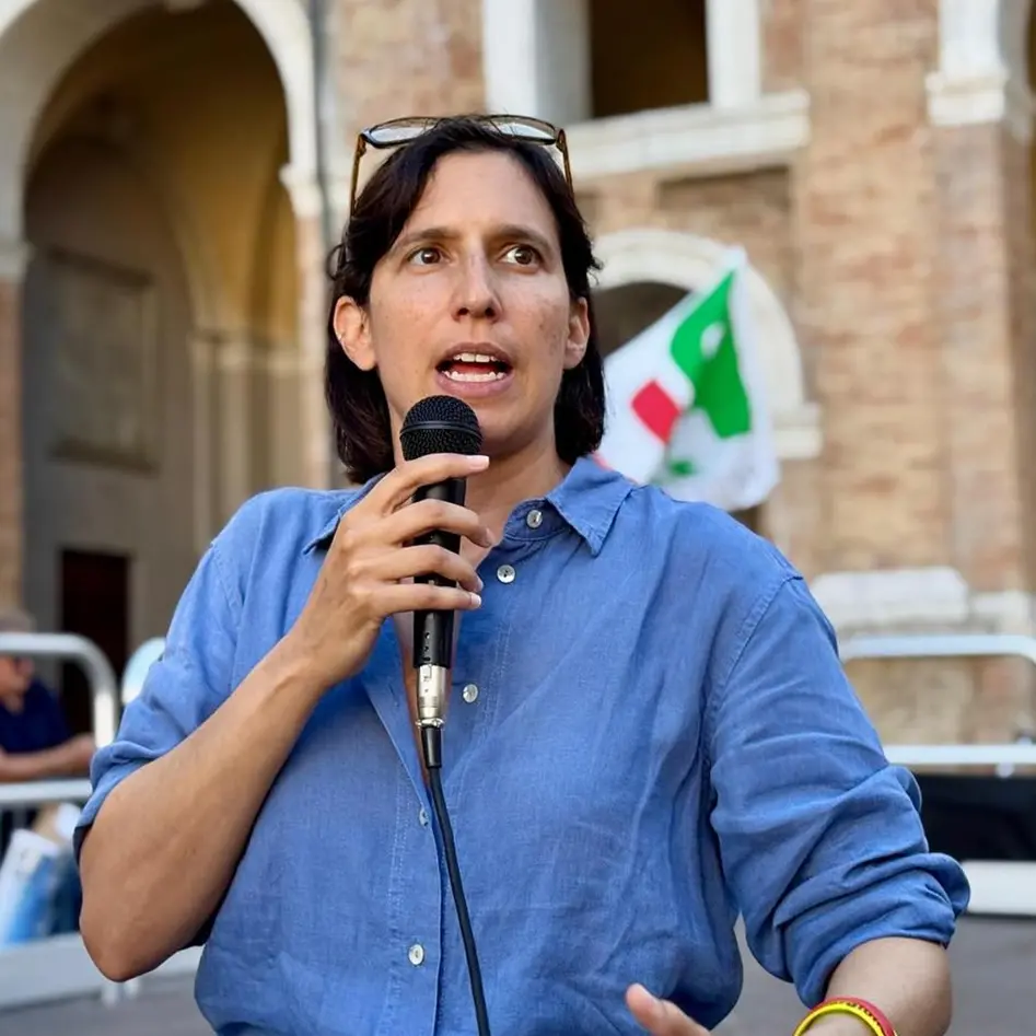 Schlein da Soveria\u00A0rilancia sul salario minimo: «Sotto i 9 euro è\u00A0sfruttamento, troppi ragazzi in Calabria fanno la scelta di andare via»