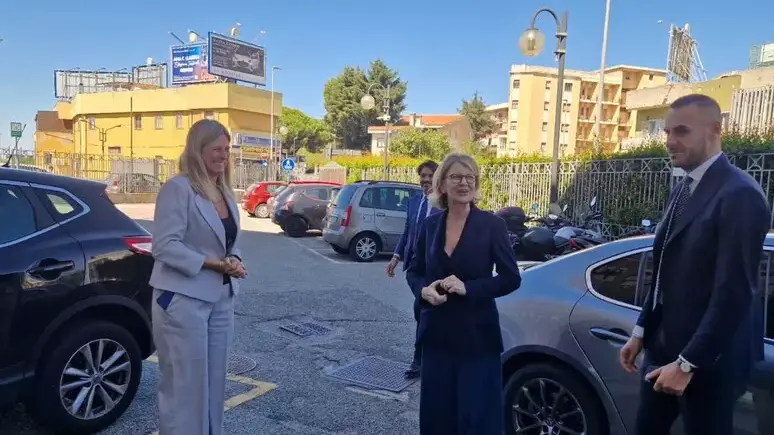 <p>La sottosegretaria Savino a Catanzaro - Foto Ansa</p>\\n