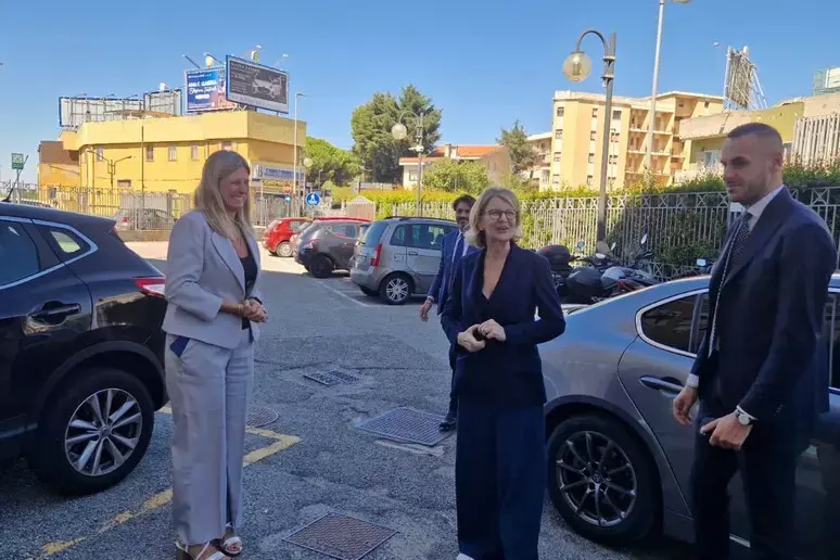 La sottosegretaria all’Economia Savino a Catanzaro: «In arrivo 1,3 milioni per 33 Comuni calabresi in difficoltà»