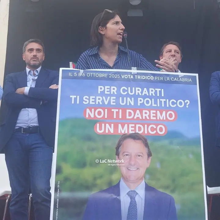 A Lamezia Schlein chiude il tour\u00A0al fianco di Tridico: «La sanità è peggiorata e i giovani fuggono, ora serve cambiare»\n