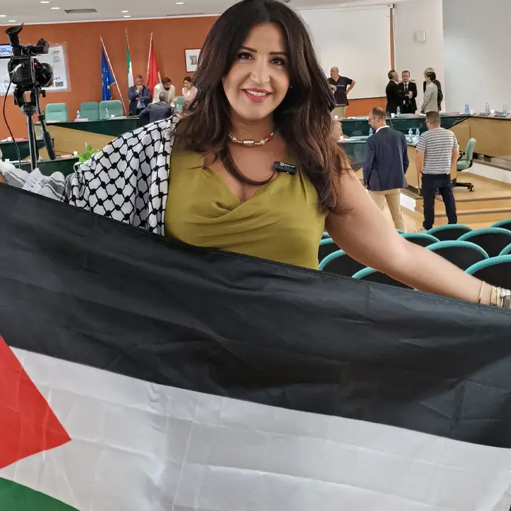 Rende solidale con Gaza: l’opposizione chiede la bandiera palestinese sul Municipio