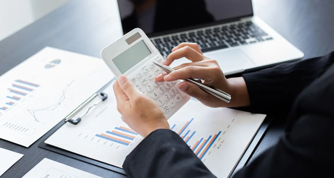Meloni prometteva meno tasse, ma l’Istat la smentisce: nel 2024 la pressione fiscale al 42,5% e il Pil arranca\n
